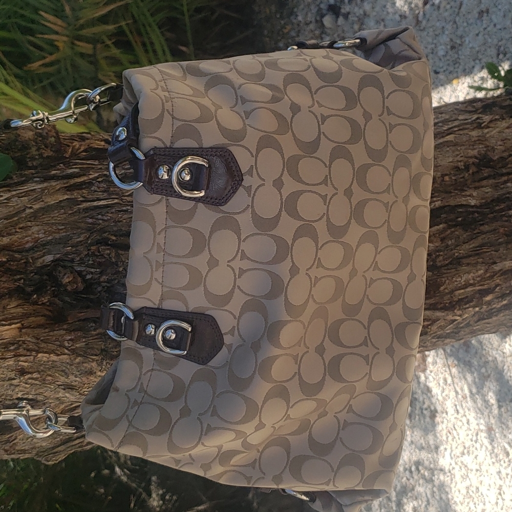 Handbag - Picture 2 of 10
